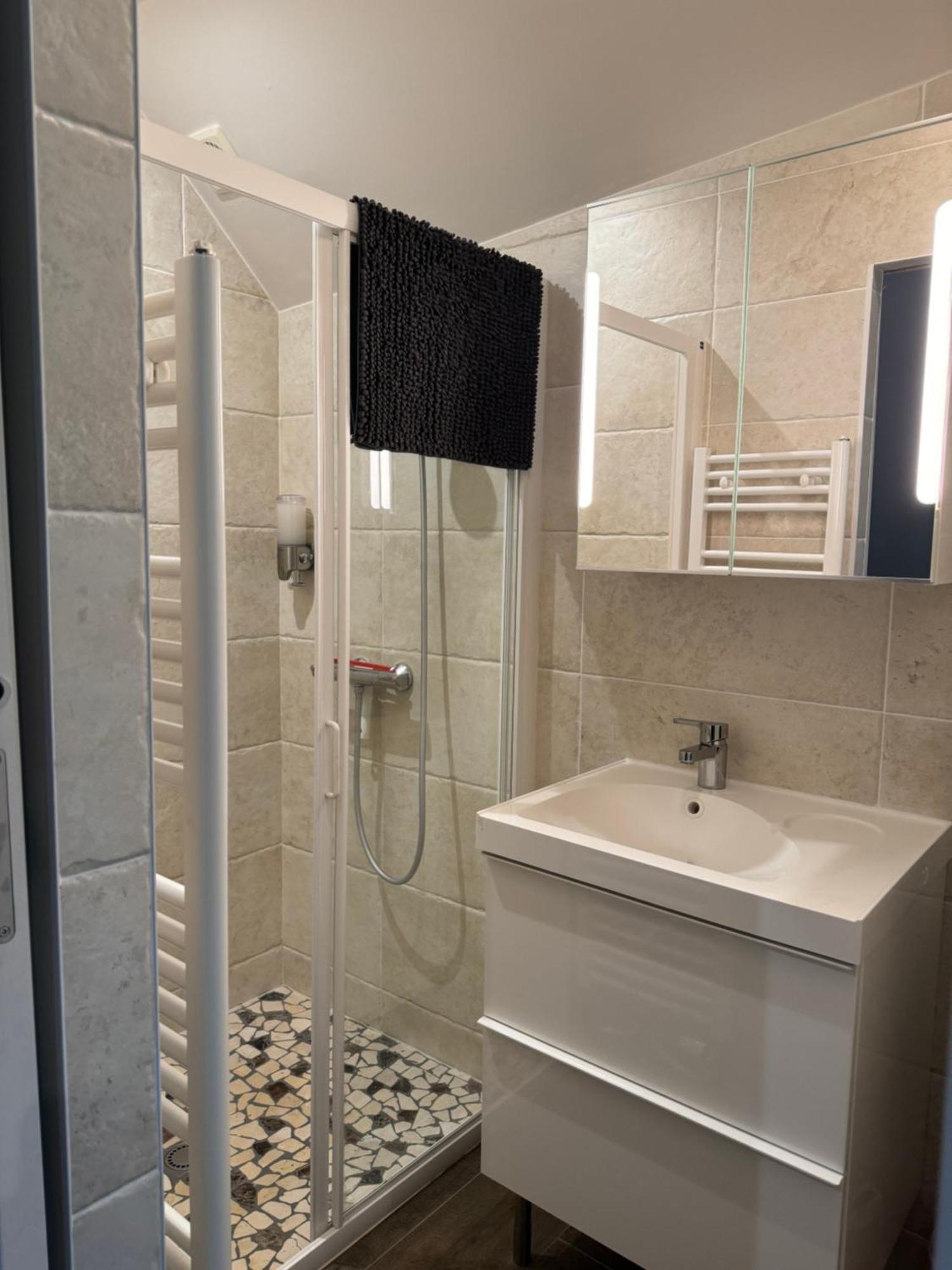 Chambre Avec Acces Jacuzzi Plombieres-les-Dijon Eksteriør bilde